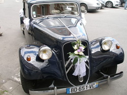 Fleurs mariage : décors voiture